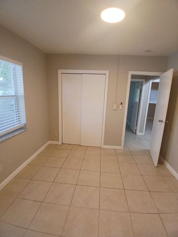 126 NW 8TH Avenue 1, Dania Beach, FL 33004