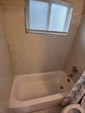 126 NW 8TH Avenue 1, Dania Beach, FL 33004