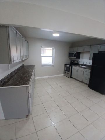 126 NW 8TH Avenue 1, Dania Beach, FL 33004