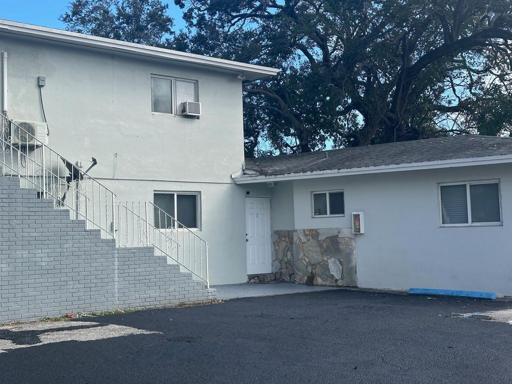 126 NW 8TH Avenue 1, Dania Beach, FL 33004