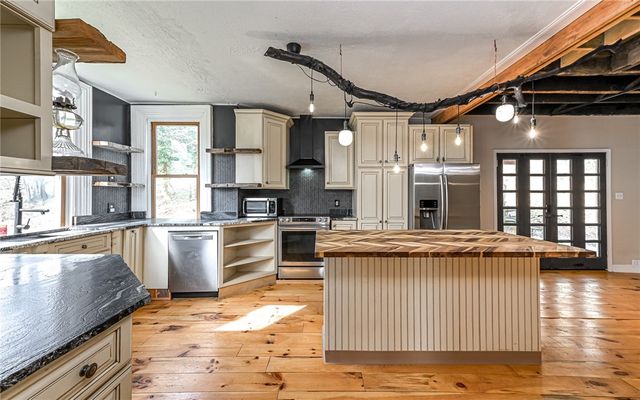 3261 Wexford Rd, Pine Twp, PA 15044