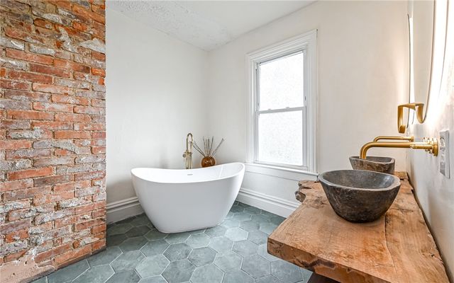 3261 Wexford Rd, Pine Twp, PA 15044