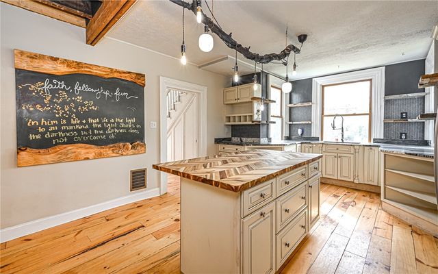 3261 Wexford Rd, Pine Twp, PA 15044