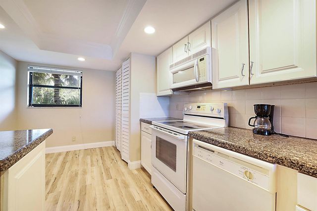 1036 Us Highway 1 216, North Palm Beach, FL 33408