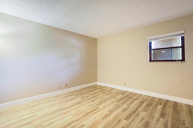 1036 Us Highway 1 216, North Palm Beach, FL 33408