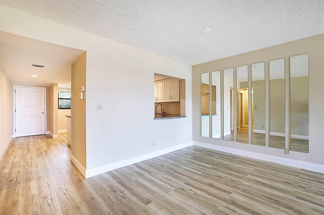 1036 Us Highway 1 216, North Palm Beach, FL 33408