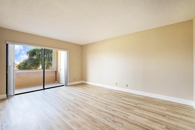1036 Us Highway 1 216, North Palm Beach, FL 33408