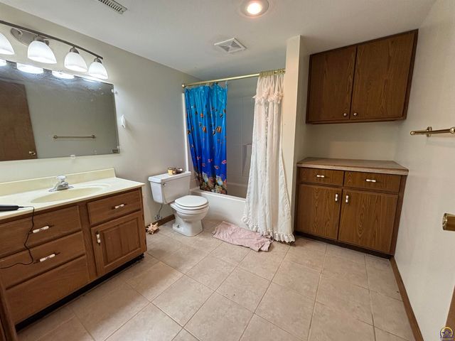 2620 West Ridge Dr, Emporia, KS 66801