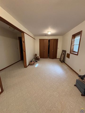 2620 West Ridge Dr, Emporia, KS 66801