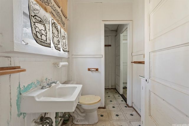 2130 Young Street, Honolulu, HI 96826