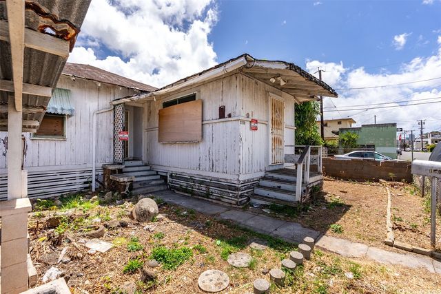 2130 Young Street, Honolulu, HI 96826