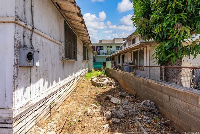 2130 Young Street, Honolulu, HI 96826