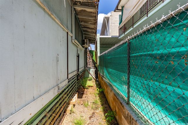 2130 Young Street, Honolulu, HI 96826