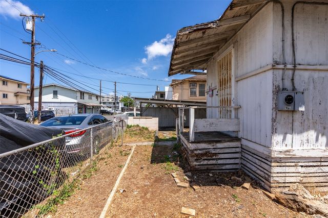2130 Young Street, Honolulu, HI 96826