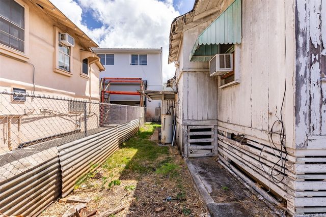 2130 Young Street, Honolulu, HI 96826