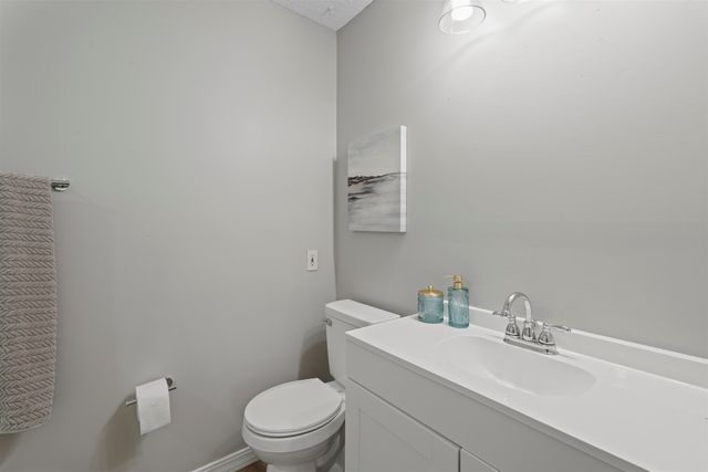 1534 N Valleyview Ct, Wichita, KS 67212