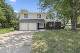1534 N Valleyview Ct, Wichita, KS 67212