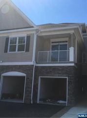 36 Elston Court, Wanaque, NJ 07420