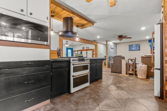 112 N Thomas Rd, White Oak, TX 75693
