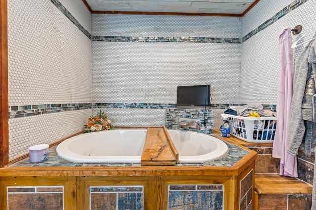 112 N Thomas Rd, White Oak, TX 75693