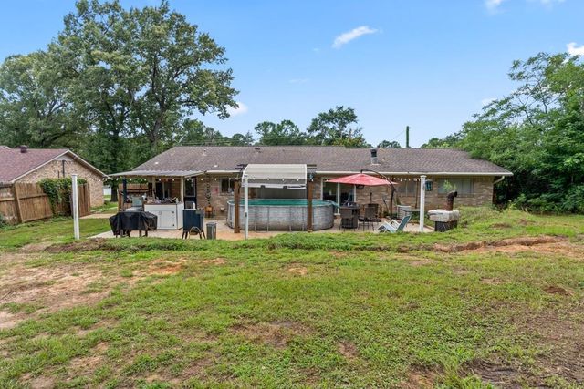 112 N Thomas Rd, White Oak, TX 75693