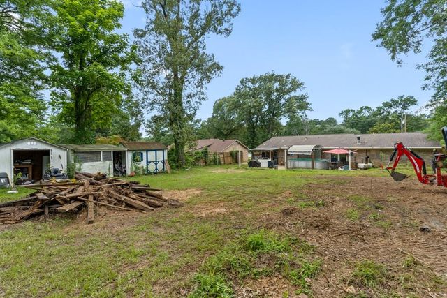 112 N Thomas Rd, White Oak, TX 75693