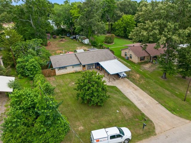 112 N Thomas Rd, White Oak, TX 75693