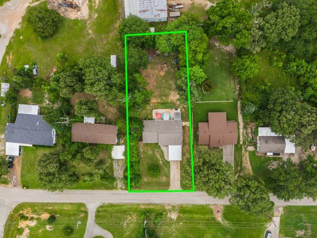112 N Thomas Rd, White Oak, TX 75693
