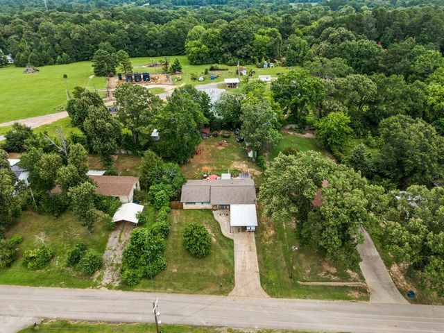 112 N Thomas Rd, White Oak, TX 75693