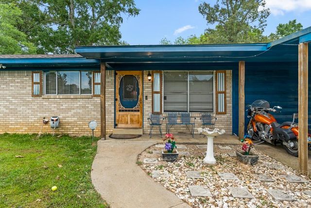 112 N Thomas Rd, White Oak, TX 75693