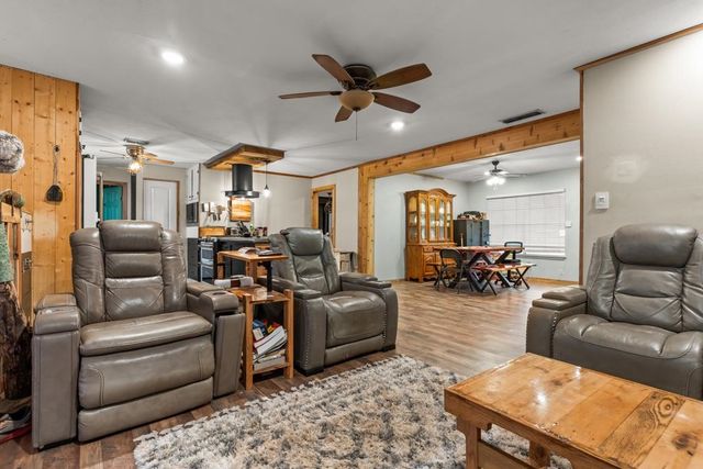 112 N Thomas Rd, White Oak, TX 75693