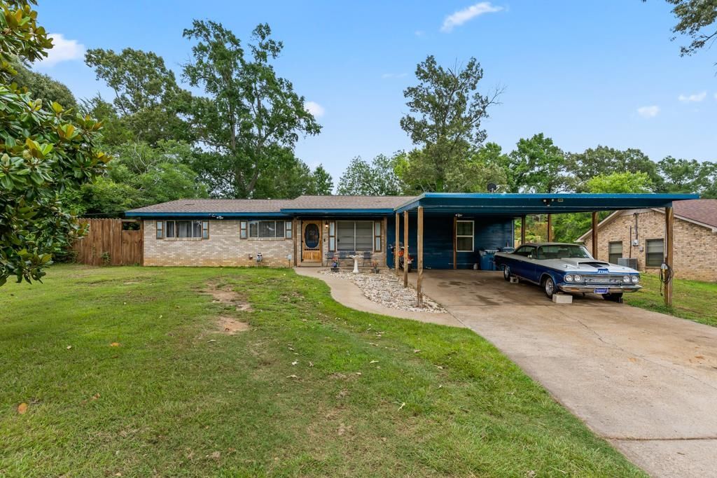 112 N Thomas Rd, White Oak, TX 75693
