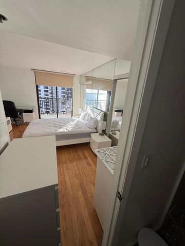 540 Brickell Key Dr 1505, Miami, FL 33131