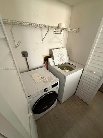 540 Brickell Key Dr 1505, Miami, FL 33131