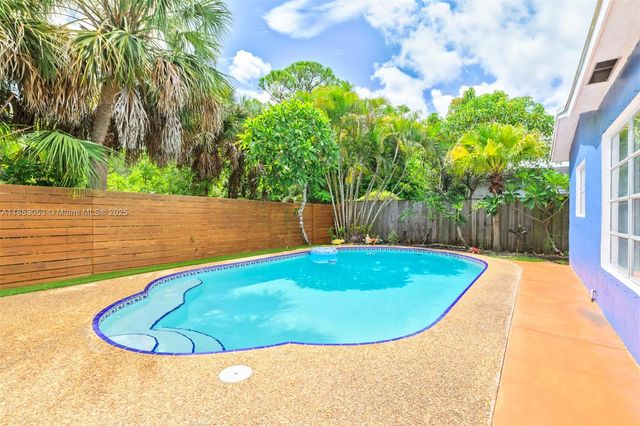 851 SW 49th Ter, Margate, FL 33068