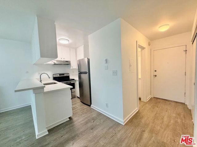 5805 W 8th Street 311, Los Angeles, CA 90036