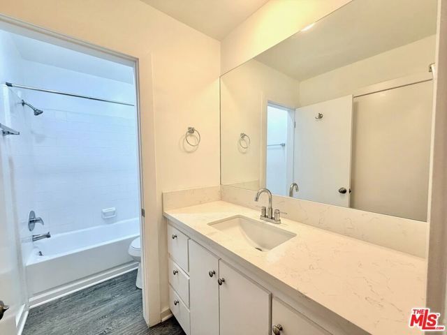 5805 W 8th Street 311, Los Angeles, CA 90036