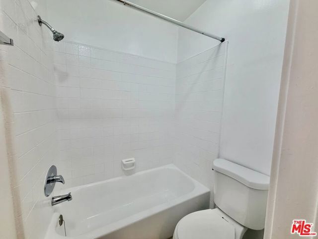 5805 W 8th Street 311, Los Angeles, CA 90036