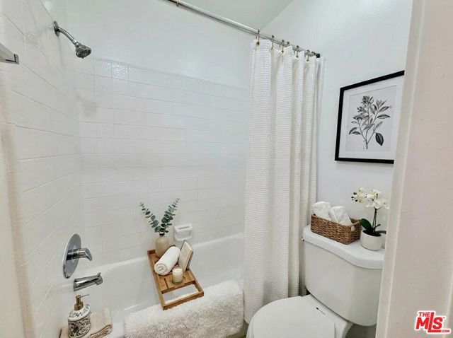 5805 W 8th Street 311, Los Angeles, CA 90036