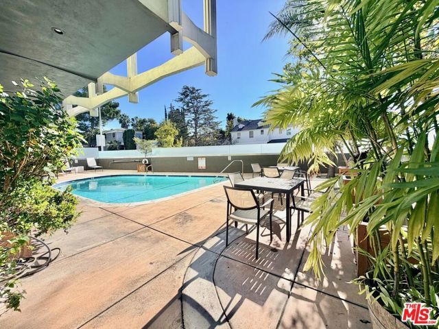 5805 W 8th Street 311, Los Angeles, CA 90036