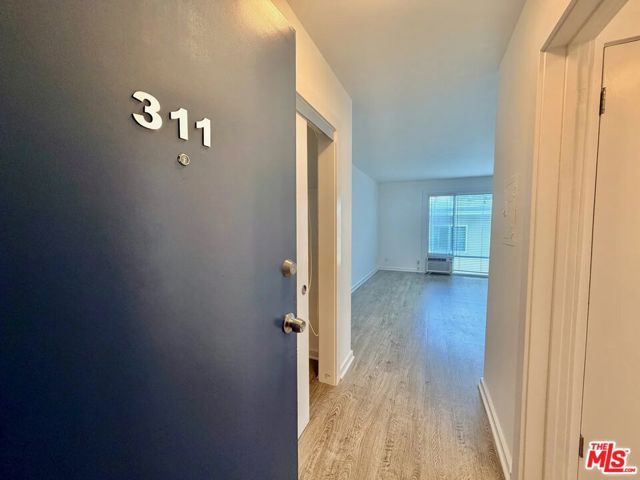 5805 W 8th Street 311, Los Angeles, CA 90036