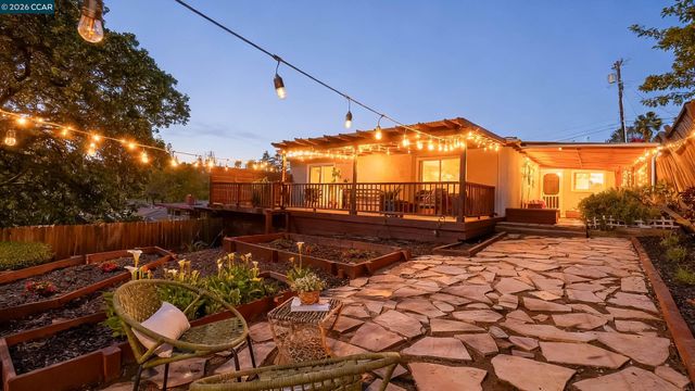 3121 Pine St, Martinez, CA 94553