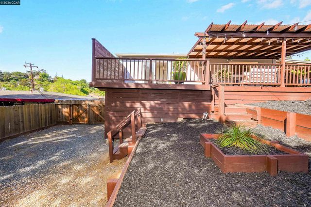 3121 Pine St, Martinez, CA 94553