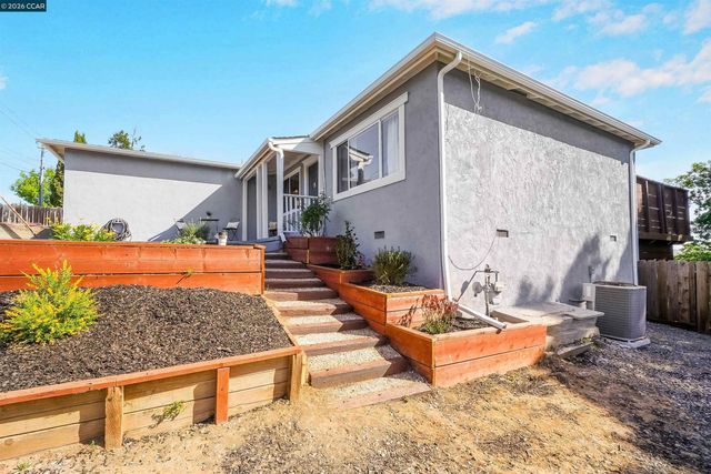 3121 Pine St, Martinez, CA 94553