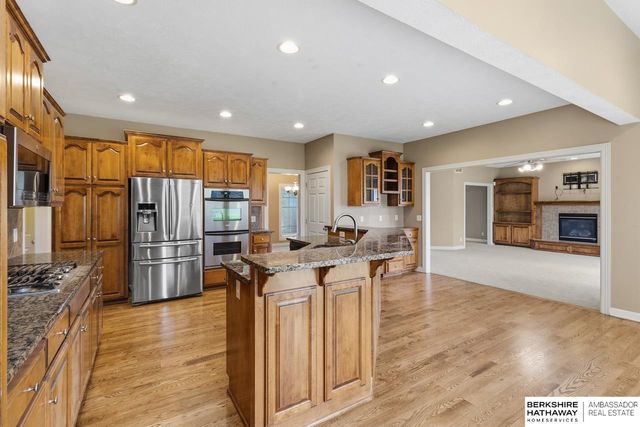15905 Newport Avenue, Omaha, NE 68116