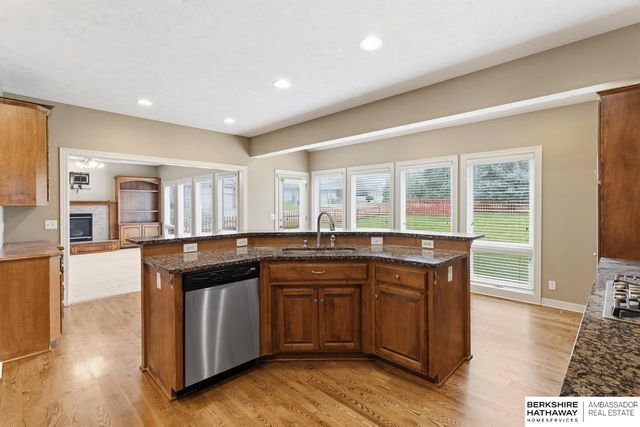 15905 Newport Avenue, Omaha, NE 68116