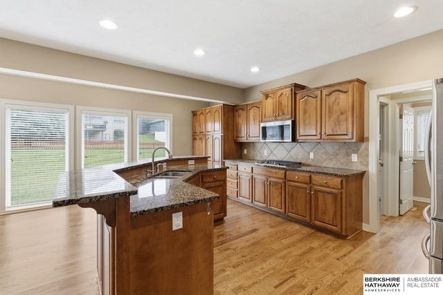 15905 Newport Avenue, Omaha, NE 68116