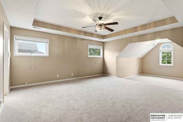 15905 Newport Avenue, Omaha, NE 68116