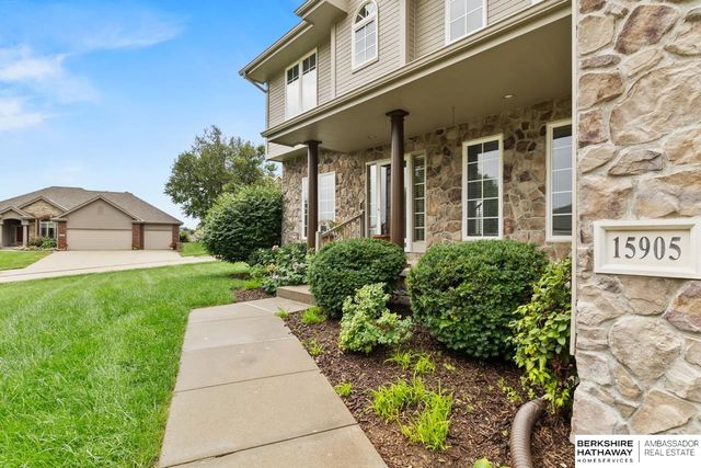 15905 Newport Avenue, Omaha, NE 68116