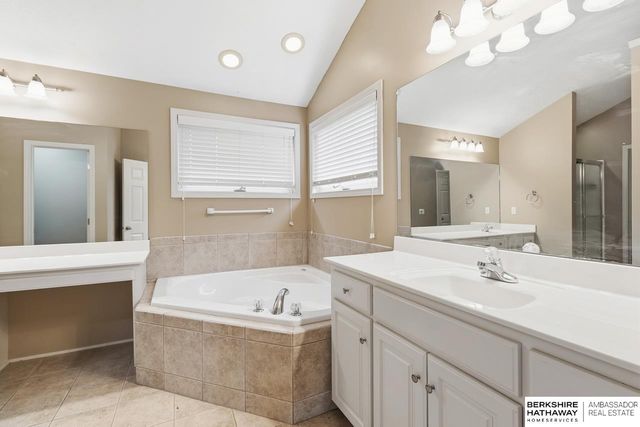 15905 Newport Avenue, Omaha, NE 68116
